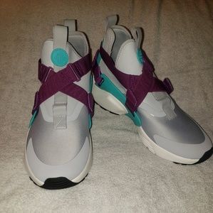 Rare Nike Air Huarache City Women’s Athletic Shoe